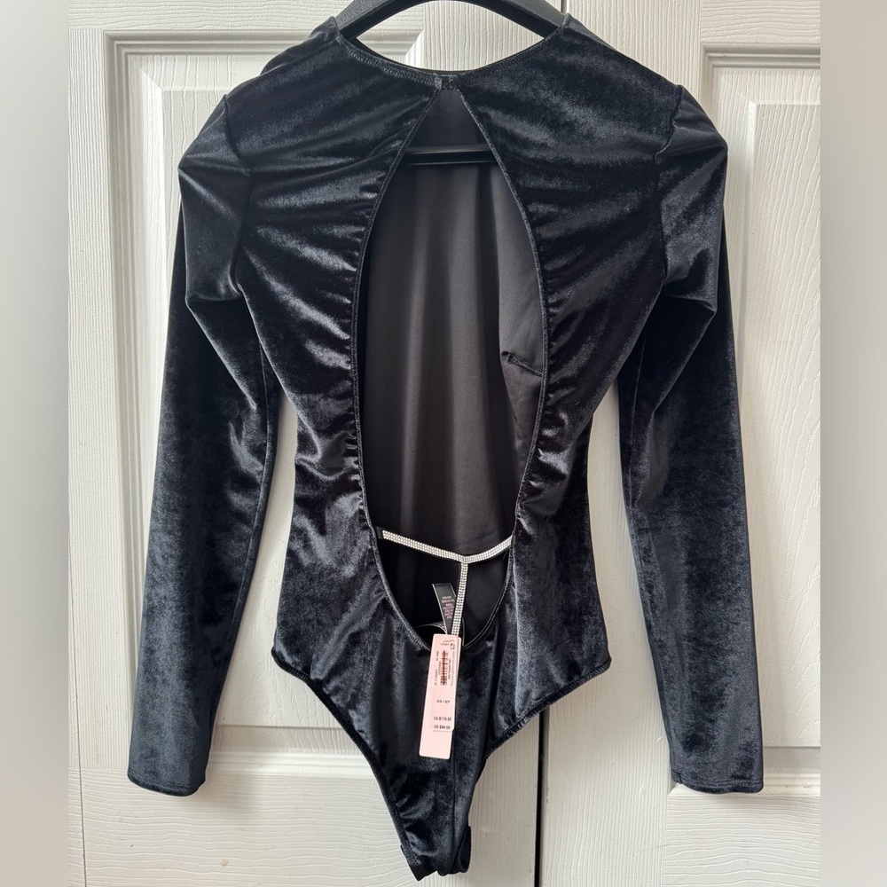 NWT VICTORIA’S SECRET Elegant Low Back Black Velvet Bodysuit (XS)